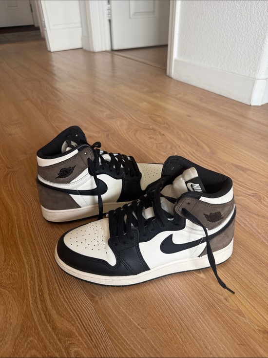 Jordan Other - Jordan 1 Retro High Dark Mocha - Size 7 Youth